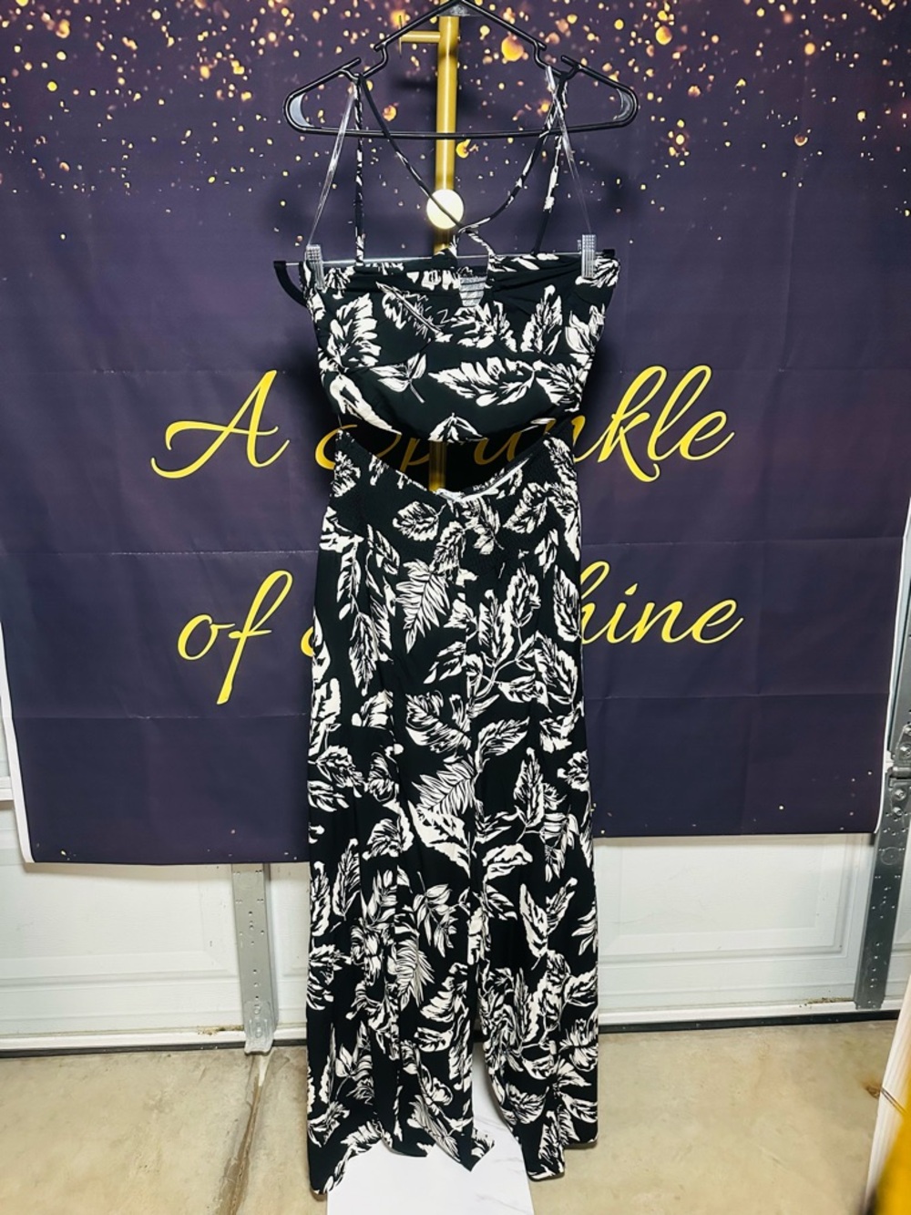 2 piece set HYFVE Black and White Wide Leg bottoms and halter top Leaf Print - Picture 2 of 4